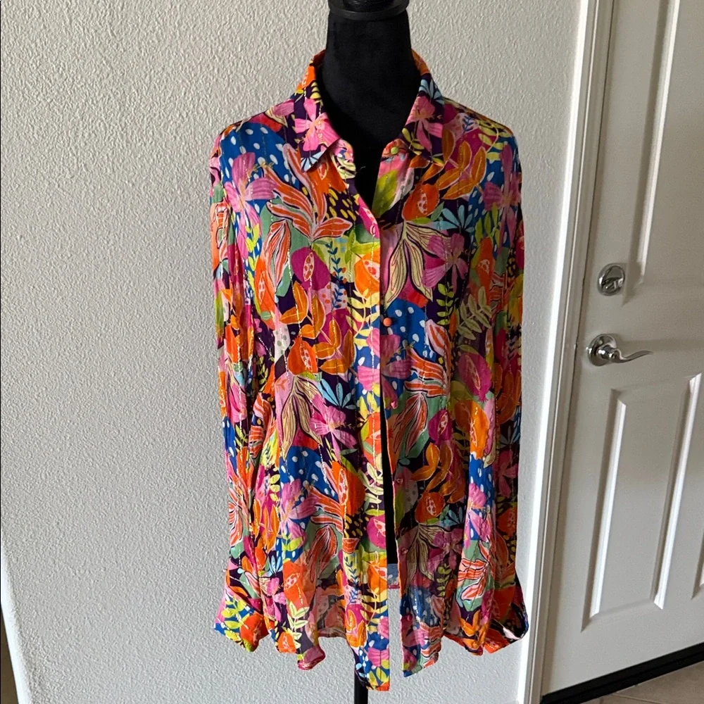 Colorful Floral Women's Blouse
Small little call out as showing in the photos - Picture 1 of 9